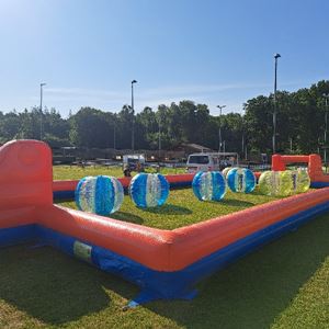 Bubbel voetbal met opblaasbare boarding