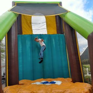 Stormbaan Jungle Base Jump