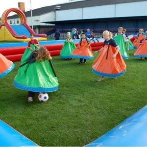 Rokken voetbal met opblaasbare boarding