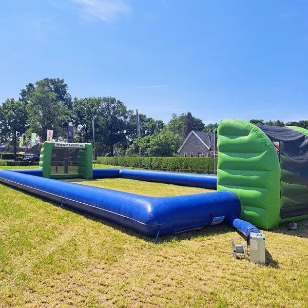 Rokken voetbal met opblaasbare boarding